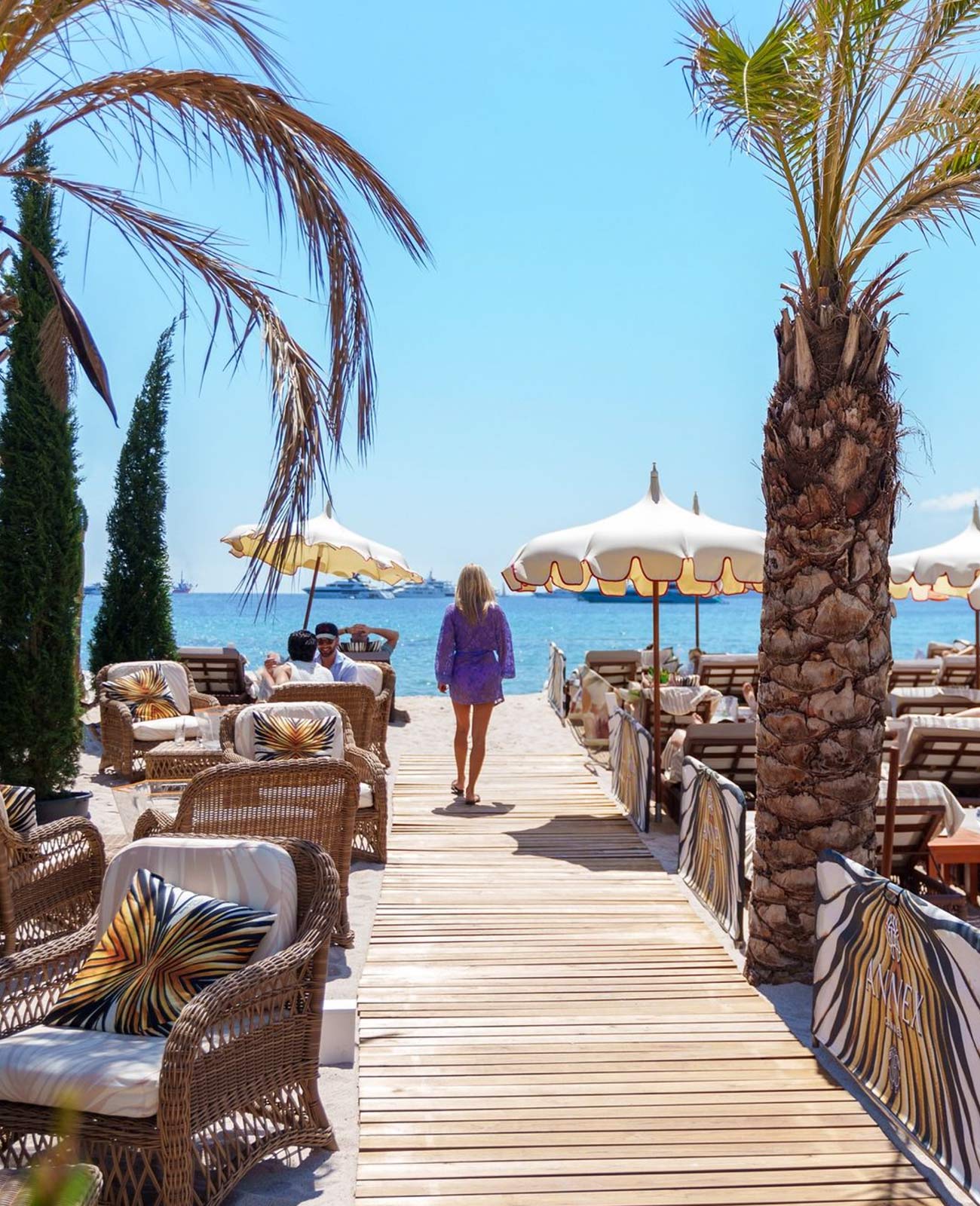 ANNEX BEACH RESTAURANT IN CANNES, WHERE LIFE IS A CELEBRATION