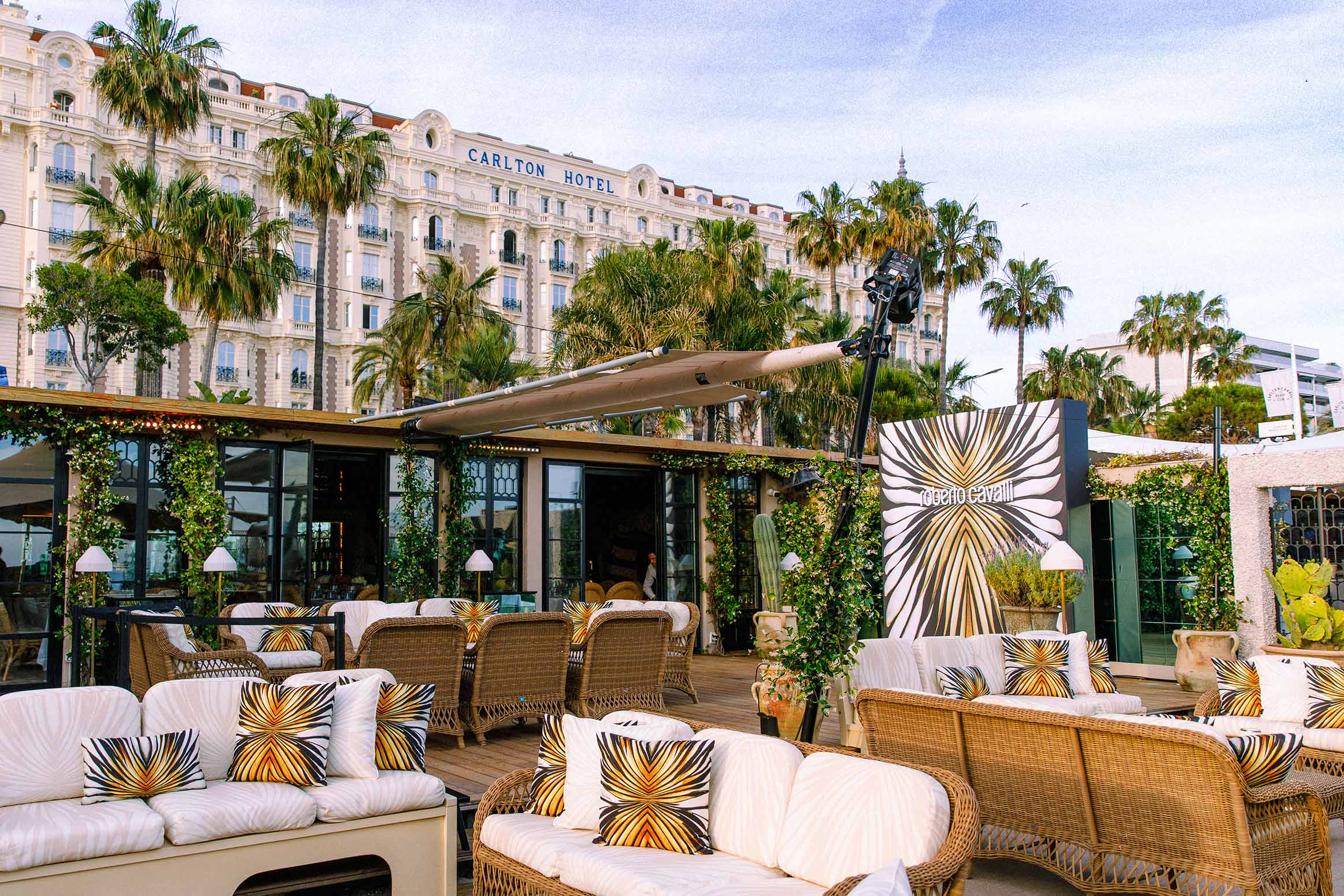 Annex Beach Restaurant is Dedicated to the Sun of Cannes
